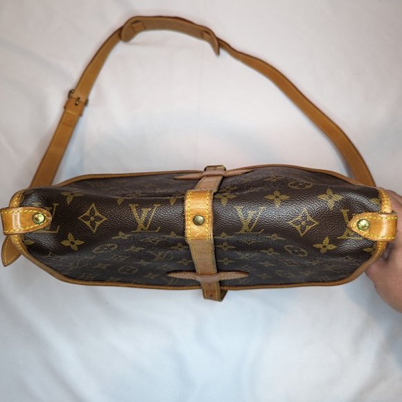 LOUIS VUITTON Saumur 35 Saddlebag - Picture 6 of 13